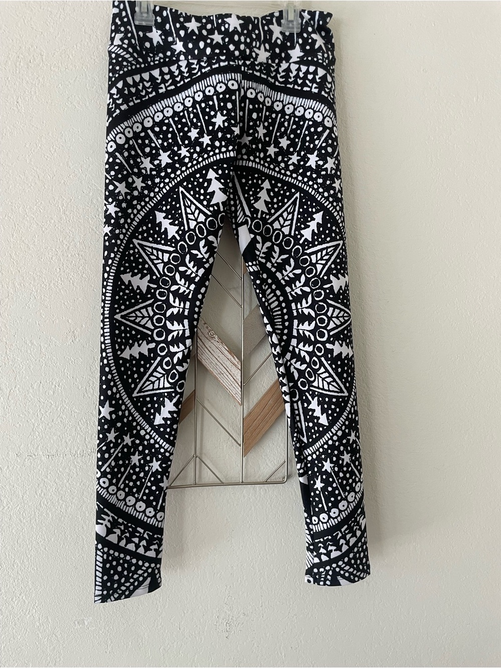 Electro Threads patterned leggings